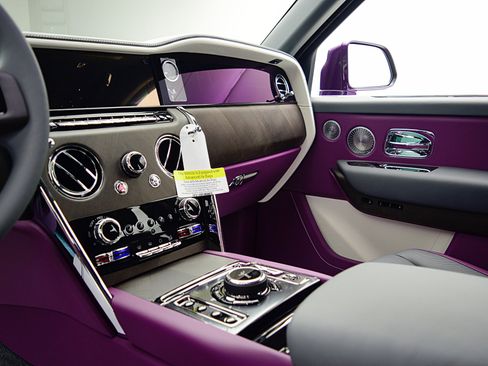 Used 2025 Rolls-Royce Cullinan AWD/4WD image 26