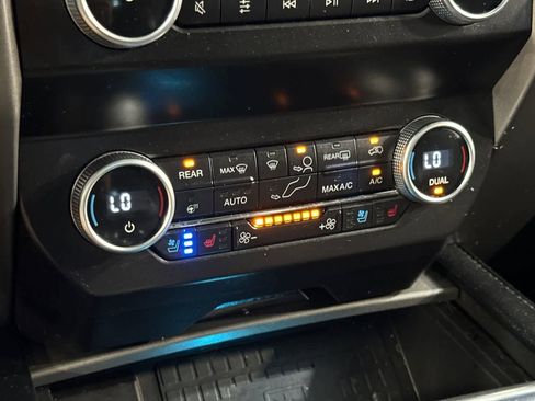 Used 2020 Ford Expedition XLT w/ Equipment Group 202A AWD/4WD image 24