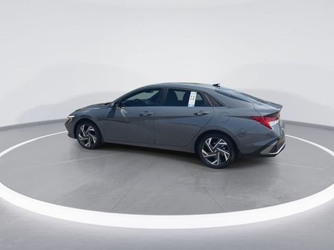 Certified 2025 Hyundai Elantra Limited FWD image 6