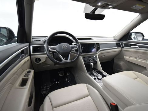 Used 2021 Volkswagen Atlas SE w/ Panoramic Sunroof Package image 11