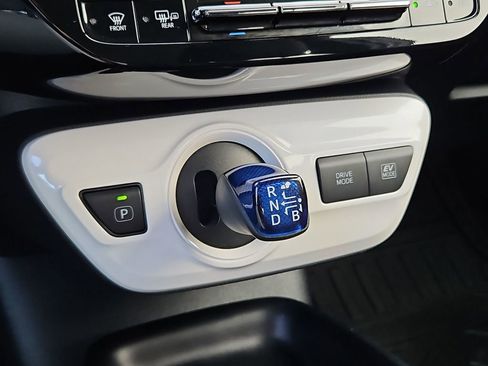 Used 2018 Toyota Prius Two image 19