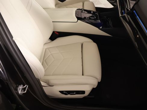 Used 2024 BMW 530i w/ Convenience Package RWD image 14