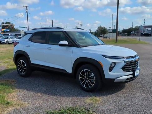 New 2026 Chevrolet TrailBlazer LT w/ Driver Confidence Package image 2