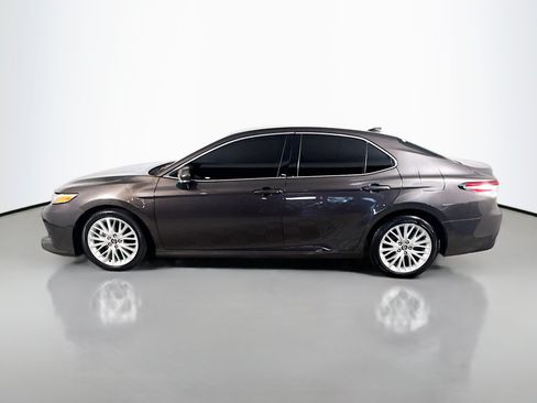 Used 2020 Toyota Camry XLE FWD image 6