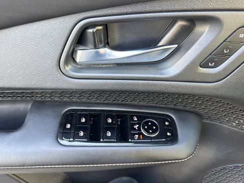 Used 2023 Nissan Ariya FWD image 11