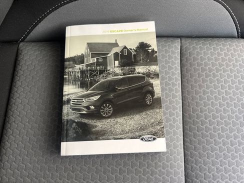 Used 2019 Ford Escape SE AWD/4WD image 25