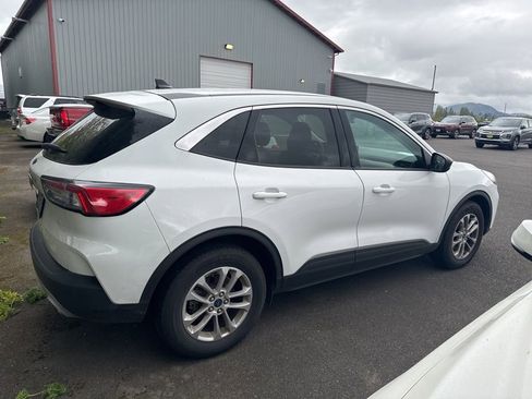 Used 2022 Ford Escape SE FWD image 4