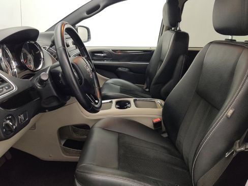 Used 2017 Dodge Grand Caravan SXT image 17