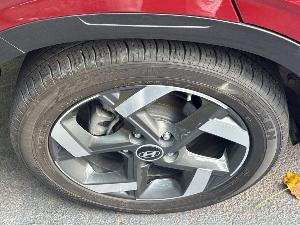 Used 2024 Hyundai Venue Limited FWD image 16