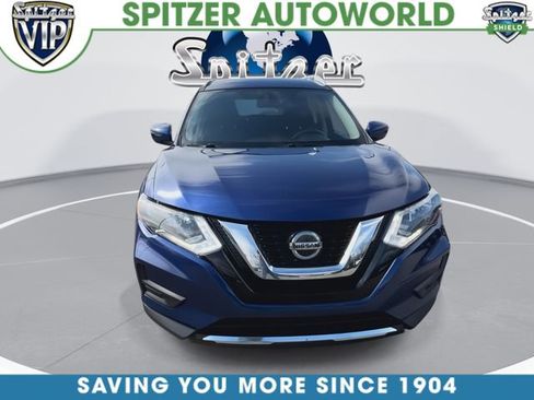 Used 2018 Nissan Rogue SV image 3