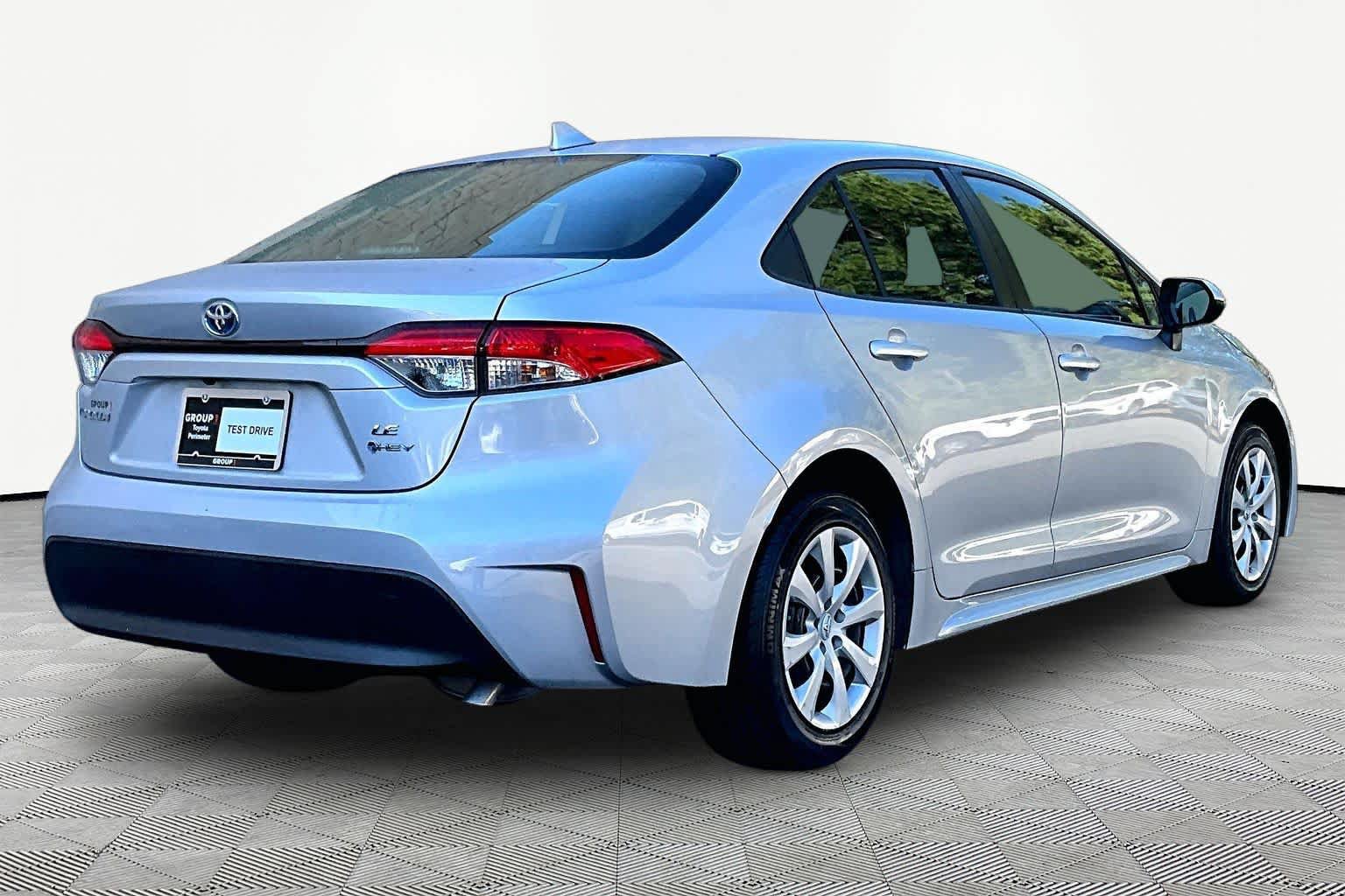 Used 2025 Toyota Corolla LE FWD image 13