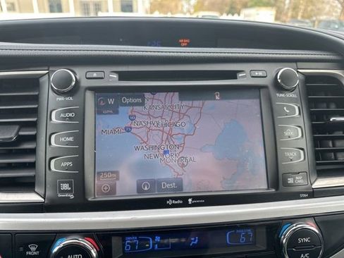 Used 2015 Toyota Highlander Limited image 19