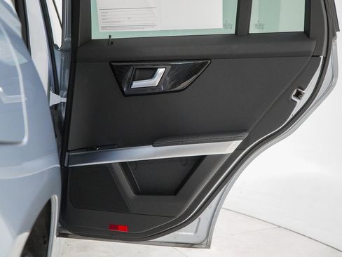 Used 2015 Mercedes-Benz GLK 350 4MATIC image 34