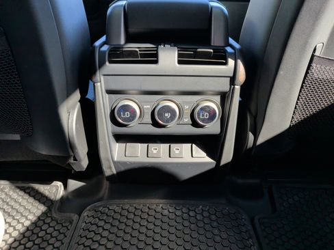 Used 2024 Land Rover Defender 110 S image 41