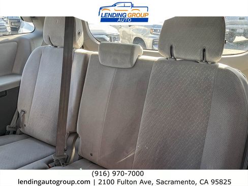 Used 2015 Toyota Sienna LE image 18