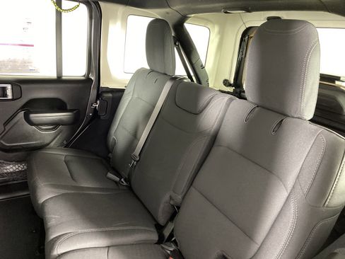 Used 2022 Jeep Wrangler Unlimited Sport image 30