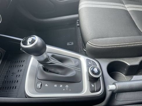 Used 2026 Hyundai Venue SEL FWD image 19