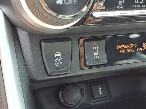 Used 2022 Toyota RAV4 XSE AWD/4WD image 22
