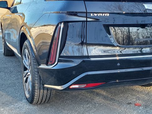 New 2026 Cadillac Lyriq Luxury image 15