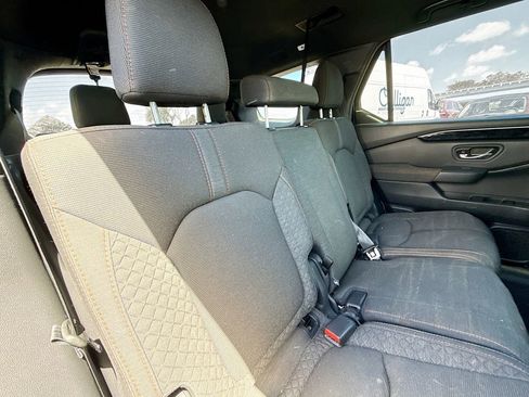 Used 2025 Honda Pilot Sport image 30