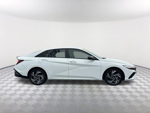 Used 2025 Hyundai Elantra Sport image 6