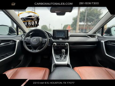 Used 2020 Toyota RAV4 XLE AWD/4WD image 9