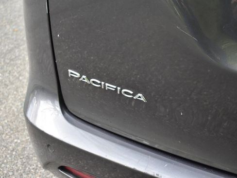 Used 2019 Chrysler Pacifica L FWD image 36