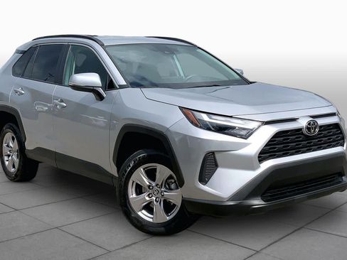 Used 2025 Toyota RAV4 XLE FWD image 3
