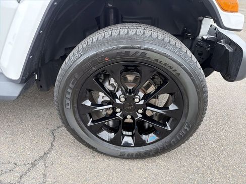 Used 2023 Jeep Wrangler Unlimited Sahara w/ Cold Weather Group AWD/4WD image 34