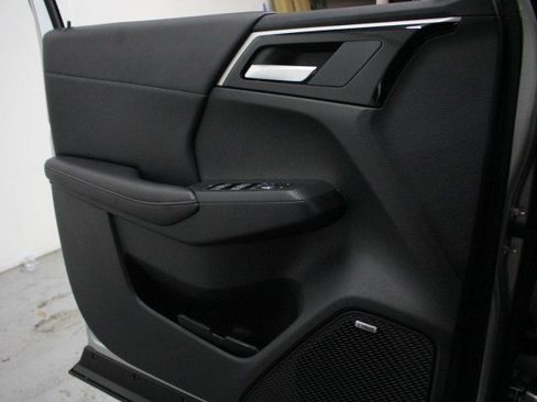 New 2025 Mitsubishi Outlander SE image 15