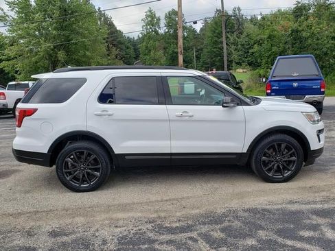Used 2018 Ford Explorer XLT w/ Equipment Group 202A AWD/4WD image 8