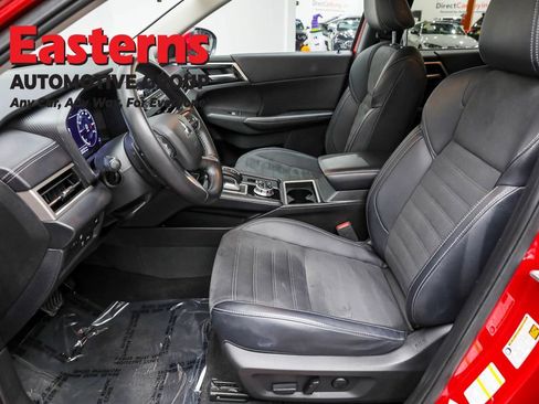 Used 2023 Mitsubishi Outlander SE image 14