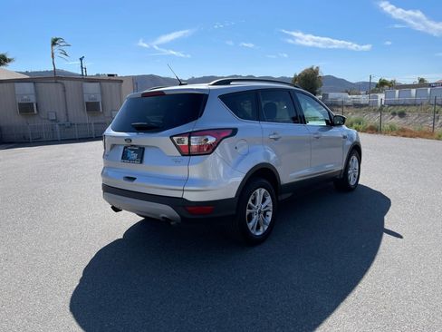 Used 2018 Ford Escape SE FWD image 5