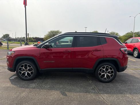 Used 2025 Jeep Compass Limited AWD/4WD image 2