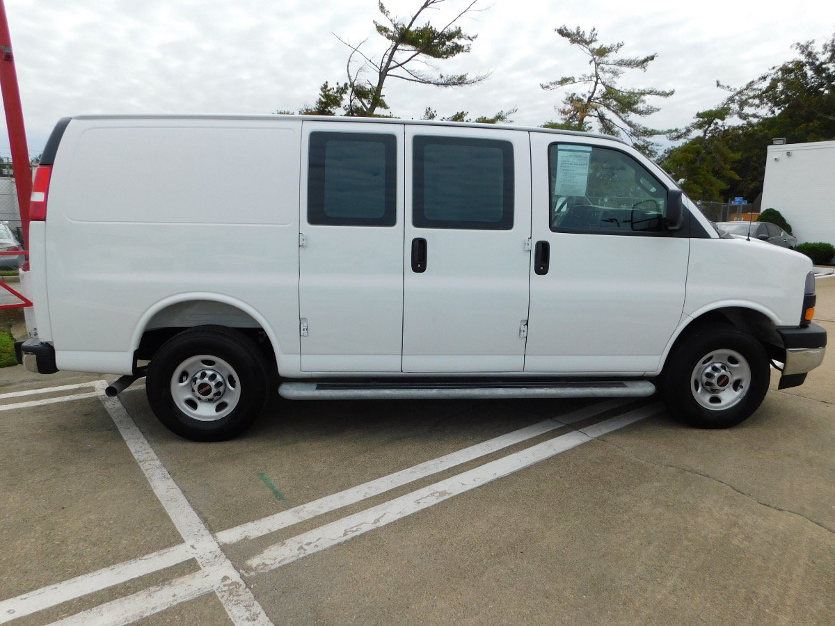 Used 2025 GMC Savana 2500 w/ Driver Convenience Package RWD image 3