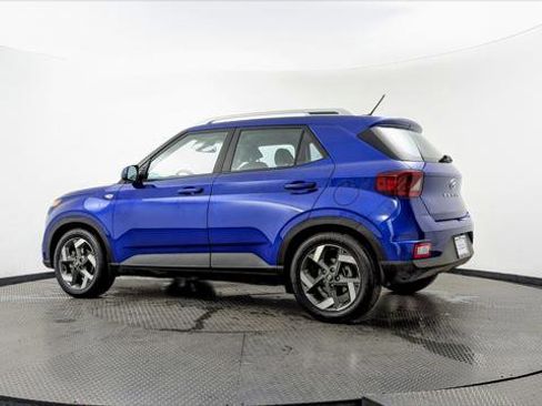 Used 2023 Hyundai Venue Limited image 6