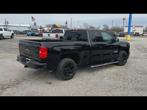 Used 2018 Chevrolet Silverado 1500 LT w/ Midnight Edition image 34