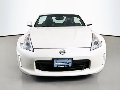 Used 2014 Nissan 370Z Touring w/ Sport Package RWD image 2