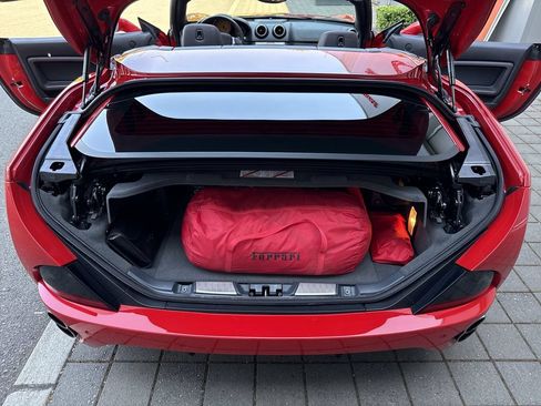 Used 2010 Ferrari California RWD image 23