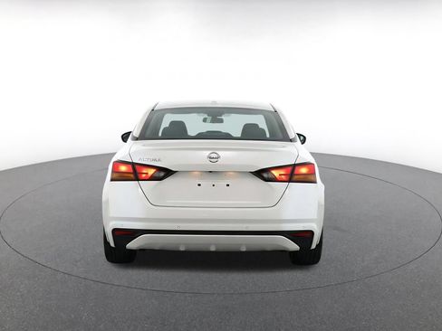 Used 2025 Nissan Altima 2.5 SV FWD image 15