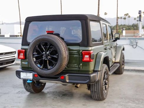 Used 2023 Jeep Wrangler Unlimited Sahara w/ Cold Weather Group AWD/4WD image 9