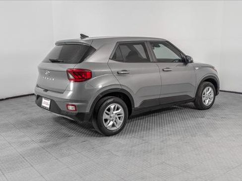 Used 2021 Hyundai Venue SE image 8