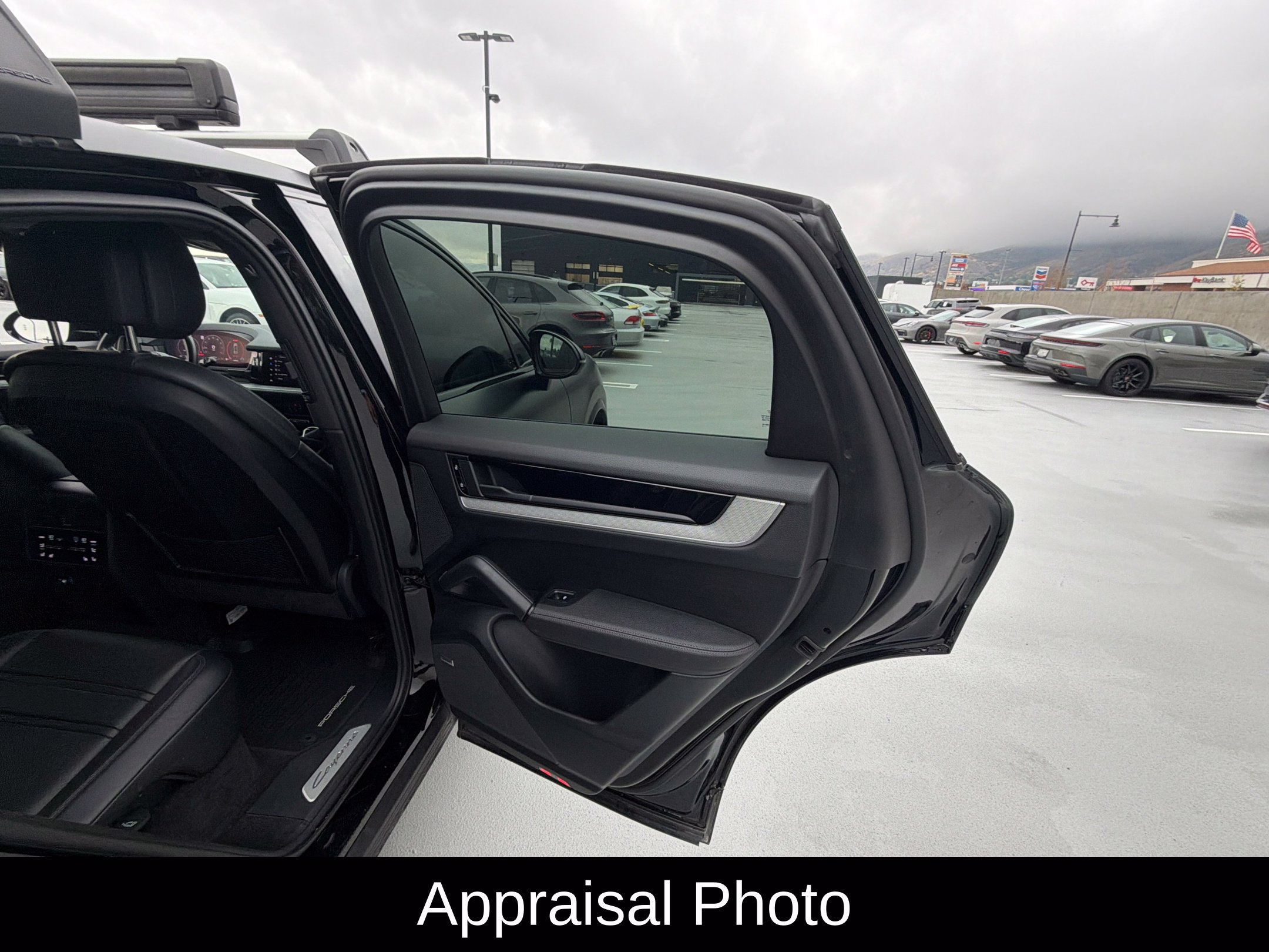 Certified 2024 Porsche Cayenne Coupe AWD/4WD image 18