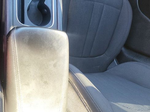 Used 2016 Chrysler 200 Limited image 16