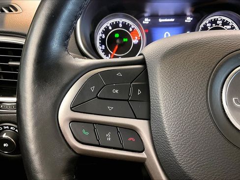 Used 2020 Jeep Cherokee Limited FWD image 23