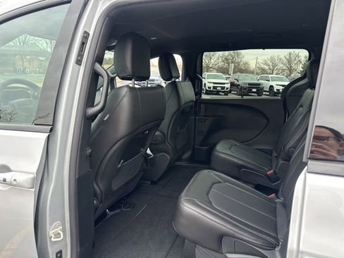 New 2026 Chrysler Pacifica Select image 24