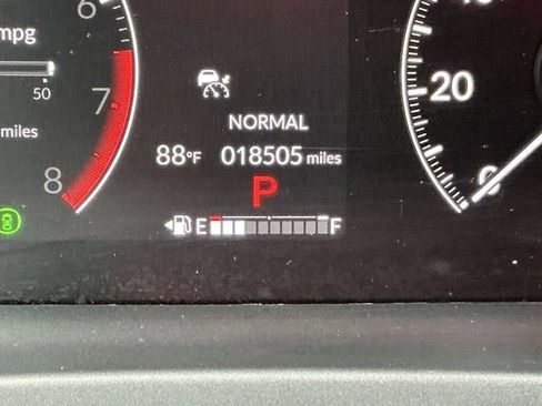 Used 2025 Honda Pilot TrailSport image 32