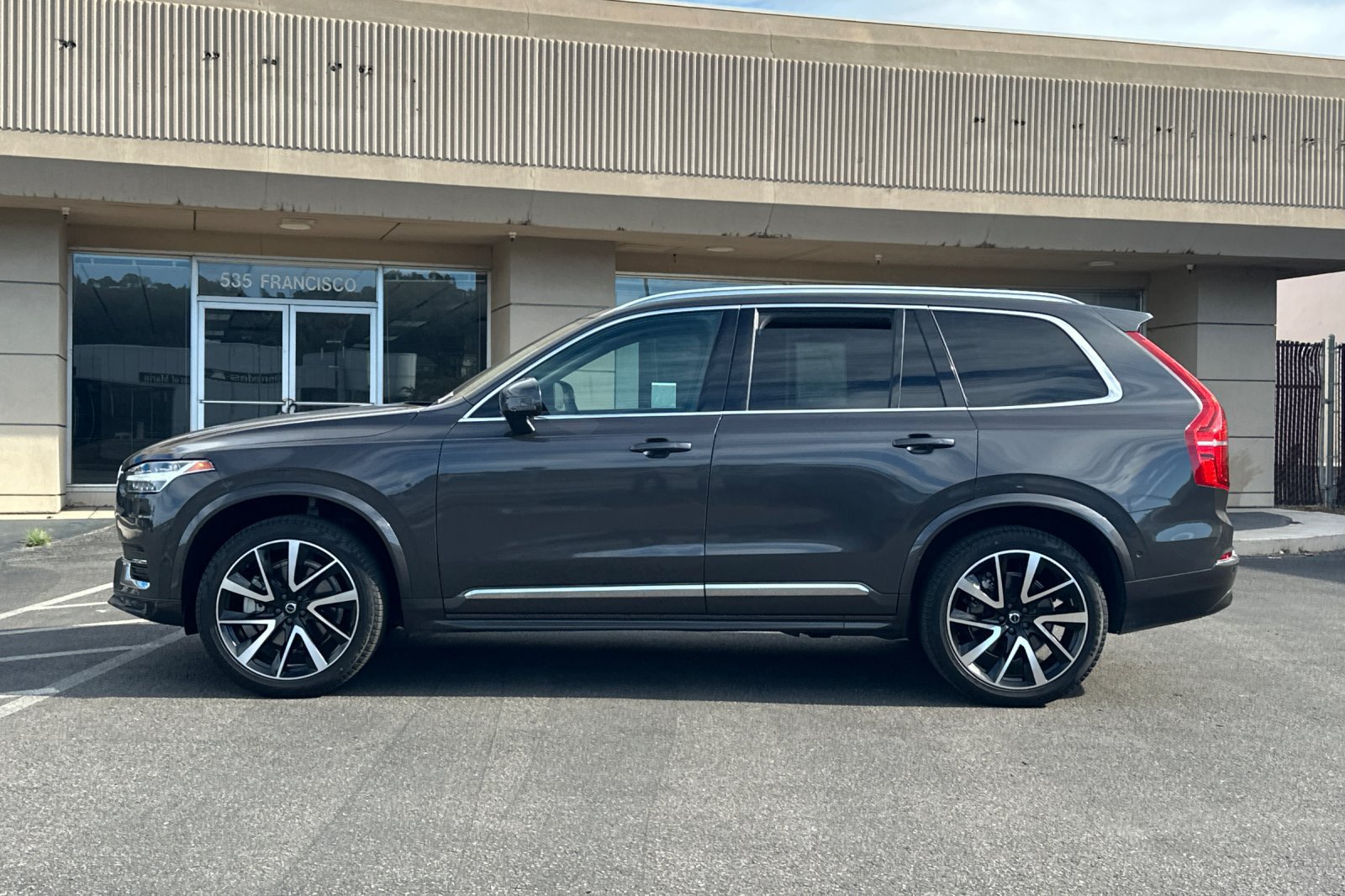 Certified 2023 Volvo XC90 B6 Plus w/ Protection Package Premier AWD/4WD image 6