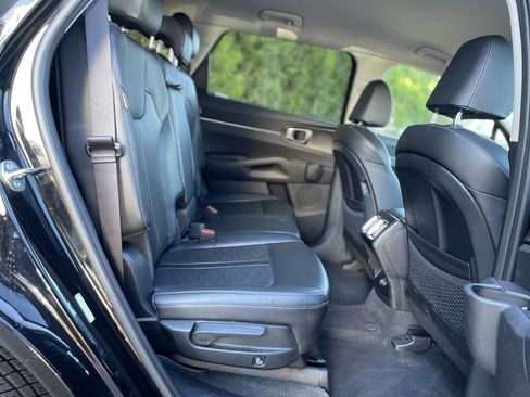 Used 2024 Kia Sorento S image 19