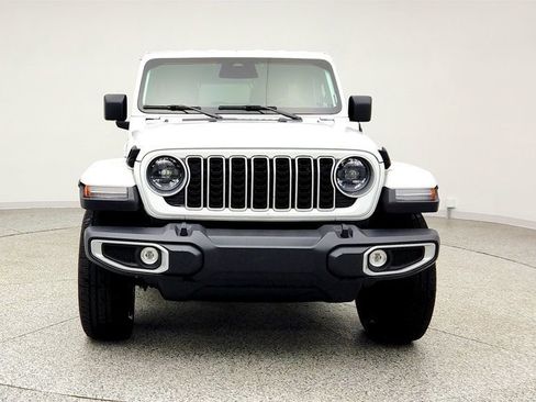 Used 2025 Jeep Wrangler Unlimited Sahara image 2
